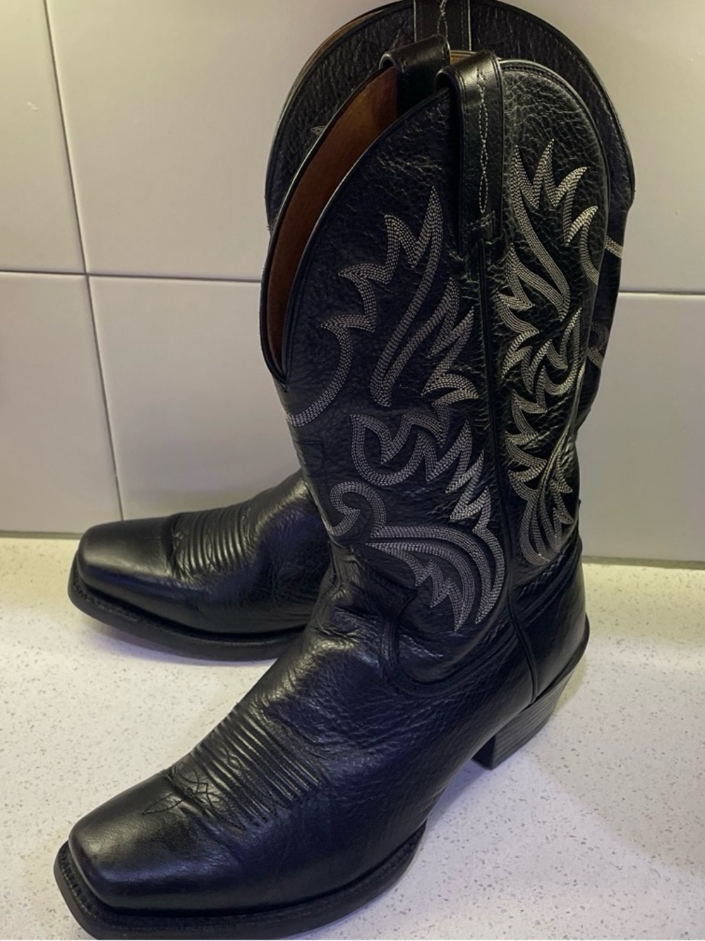 LIKE NEW Ariat Legend MEN’S Cowboy Boots 10.5 Black Leather/Gray/ square toe - Picture 1 of 9